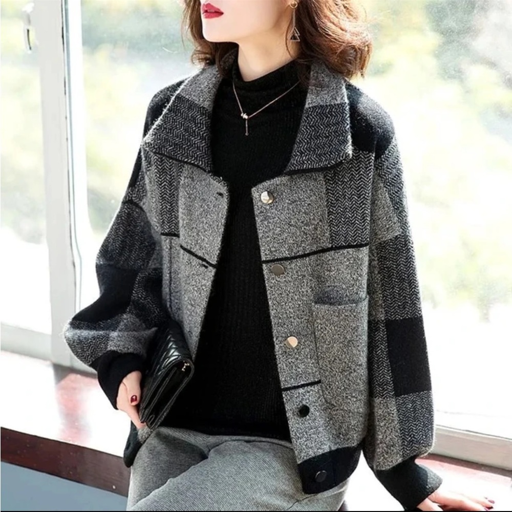 Stylish Women's Black and Gray Cardigan